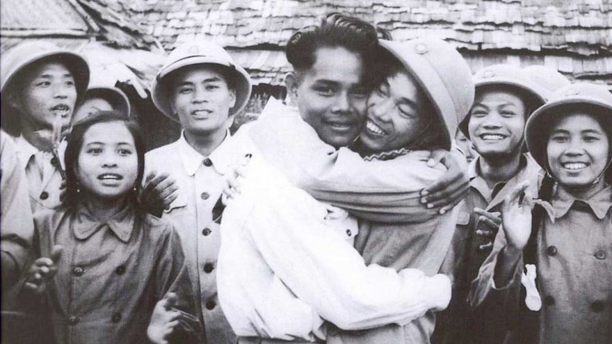 60 năm quan hệ Việt - Lào: Chuyện kể trên hành trình từ Hà Nội đến Viêng chăn